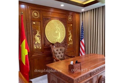 Tranh mặt trống đồng dát vàng 24k.