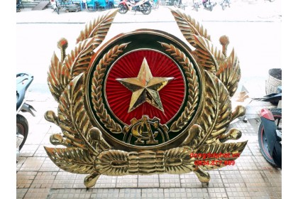 Lắp đặt huy hiệu công an bằng đồng
