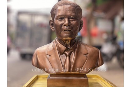 Tượng chân dung bằng đồng đỏ cao 50 cm